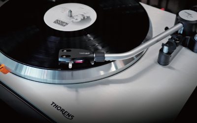 Balancing “Traditional Sonic Aesthetics” and “Modern Engineering Precision” | Thorens TD 404 DD Direct-Drive Turntable